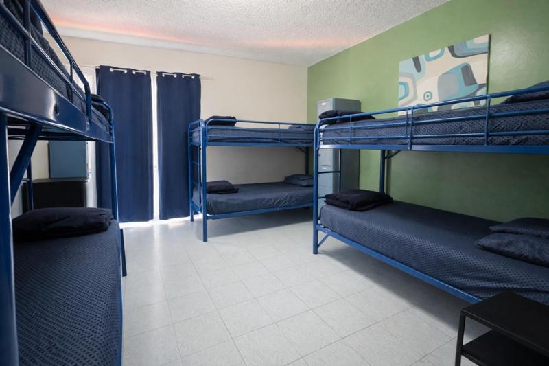 Banana Bungalow West Hollywood Hotel & Hostel - Los Angeles — Photos 2